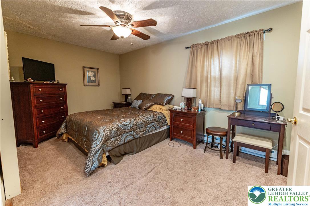 1328 Winding Way Property Photo 38