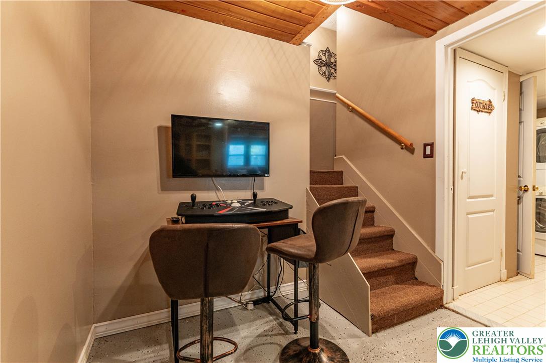 1328 Winding Way Property Photo 41