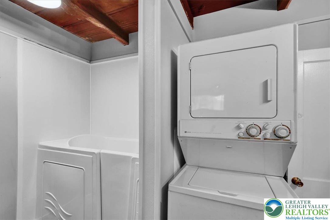 5867 Old Route 22 Property Photo 11