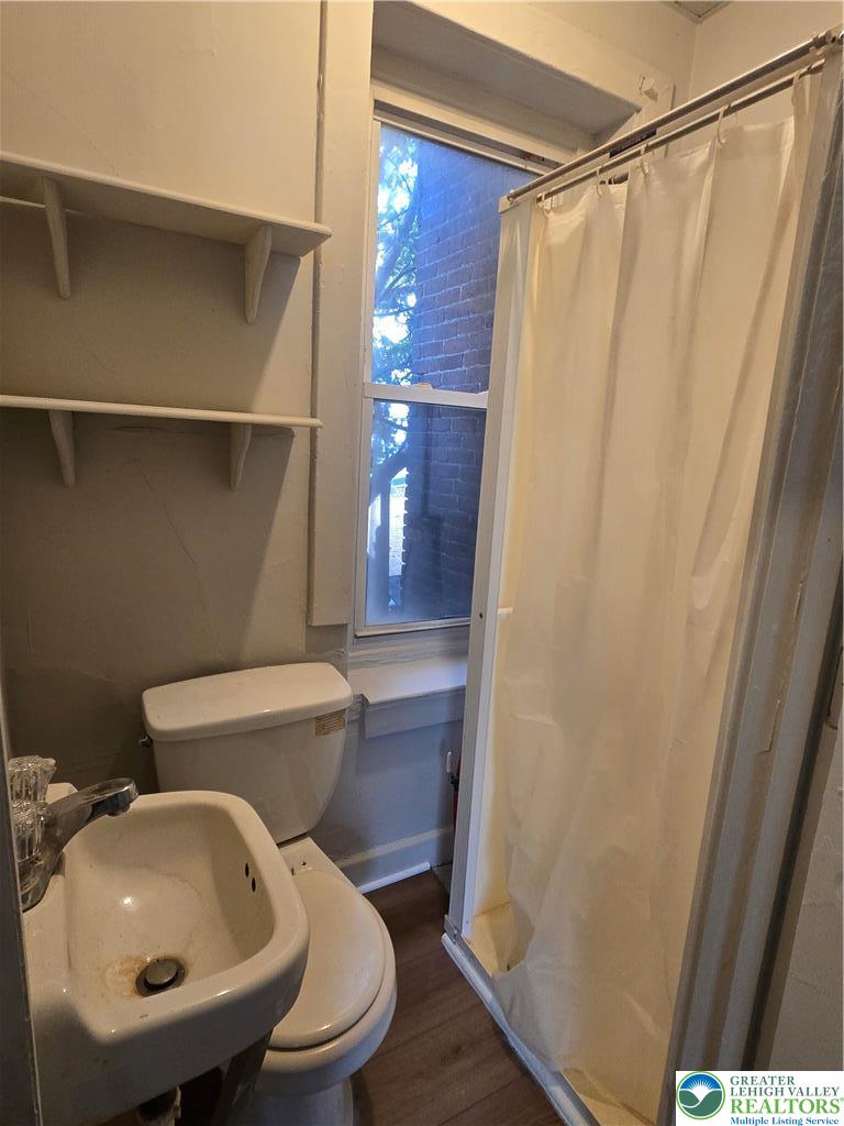 713 West Gordon Street 4 Property Photo 6