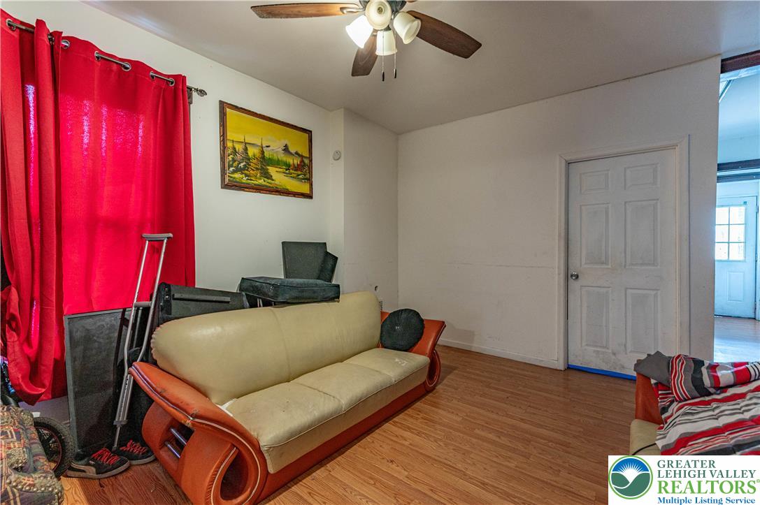 613 West Tilghman Street Property Photo 8