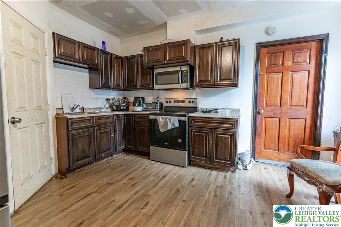 613 West Tilghman Street Property Photo 14