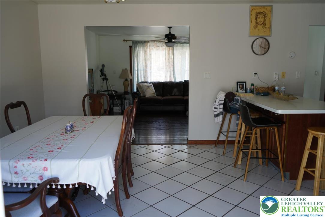 1240 Howeytown Road Property Photo 4