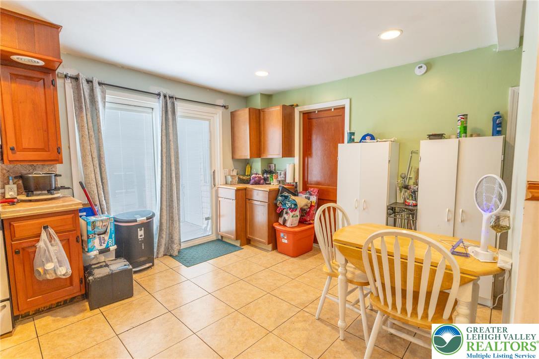 852 North Irving Street Property Photo 4