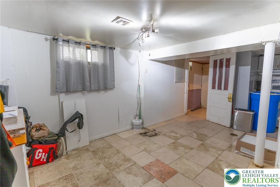 852 North Irving Street Property Photo 15