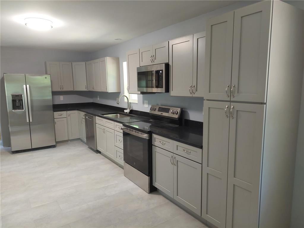224 Kensington Drive Property Photo 10