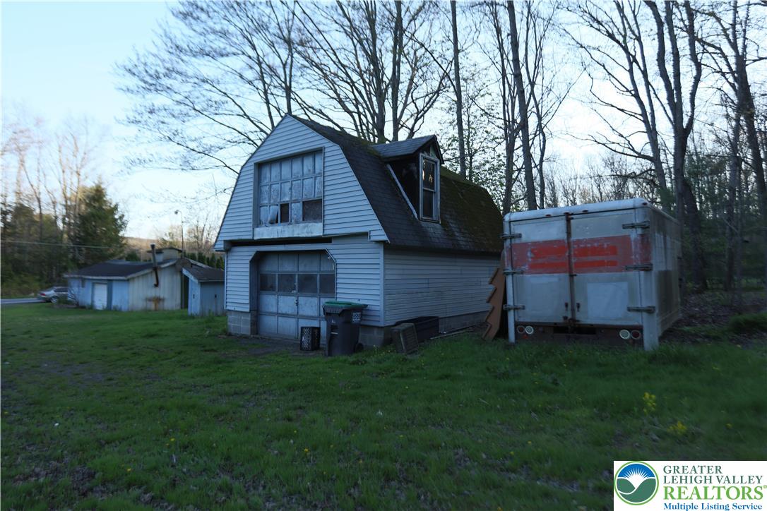 5444 Quakake Road Property Photo 11