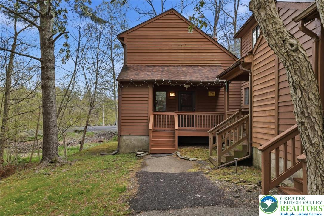 227 Sedburgh Court Property Photo 2