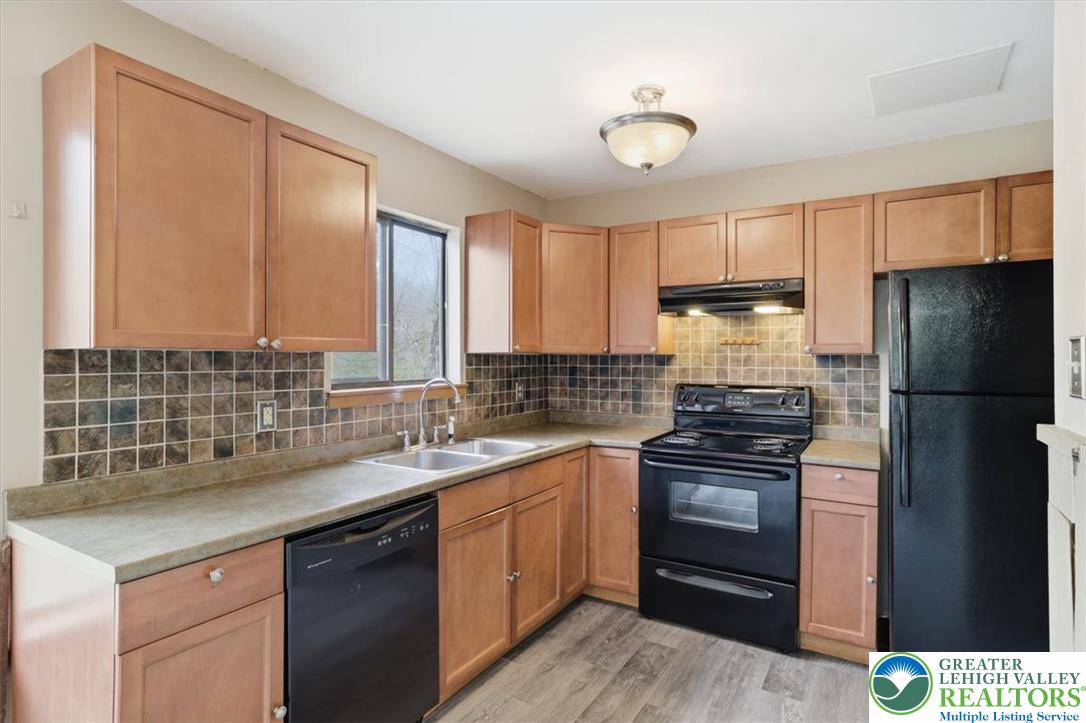 227 Sedburgh Court Property Photo 8