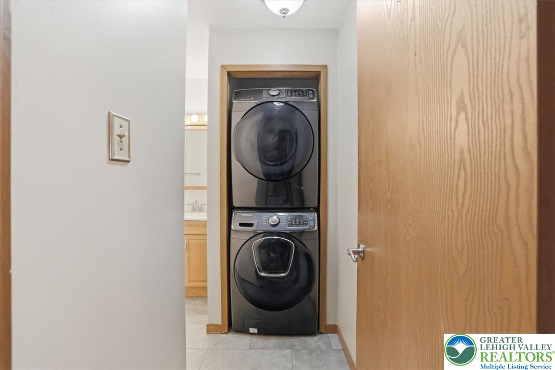 227 Sedburgh Court Property Photo 20