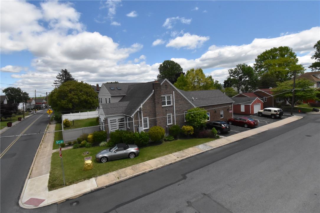 424 Grape Street Property Photo 1