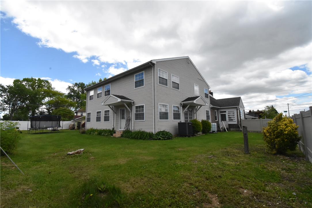 424 Grape Street Property Photo 7