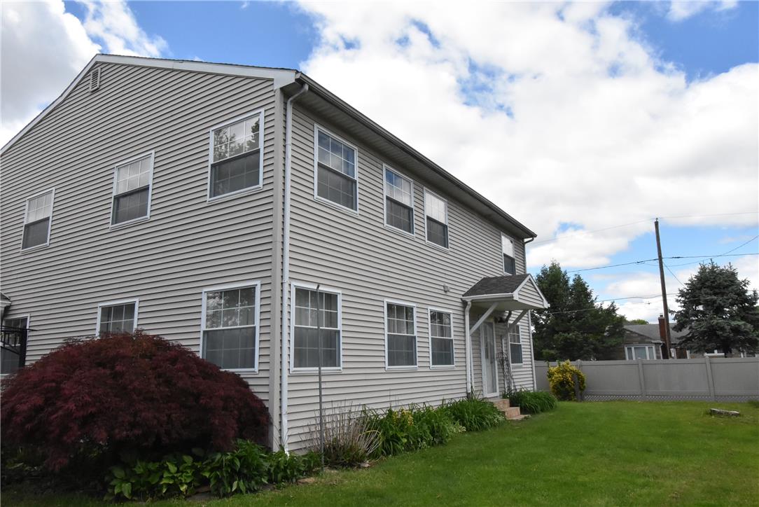 424 Grape Street Property Photo 9