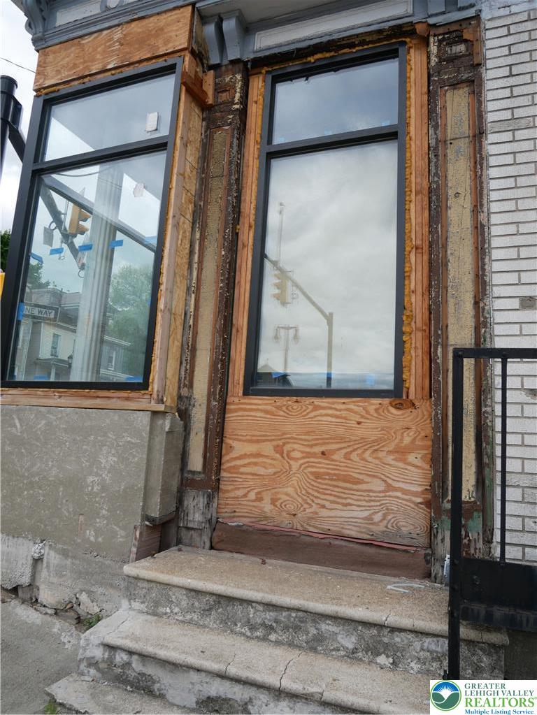 701 Northampton Front Store Property Photo 2