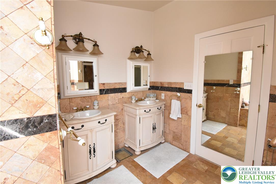 424 Grape Street Property Photo 47