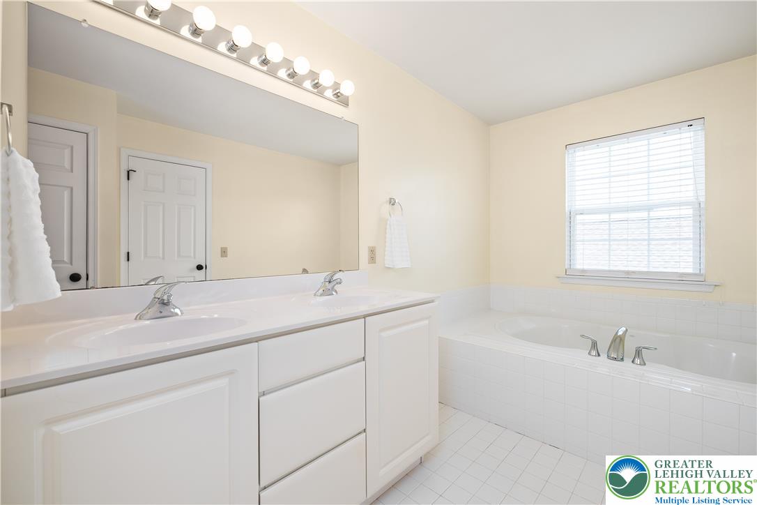 2912 Silver Creek Circle Property Photo 29