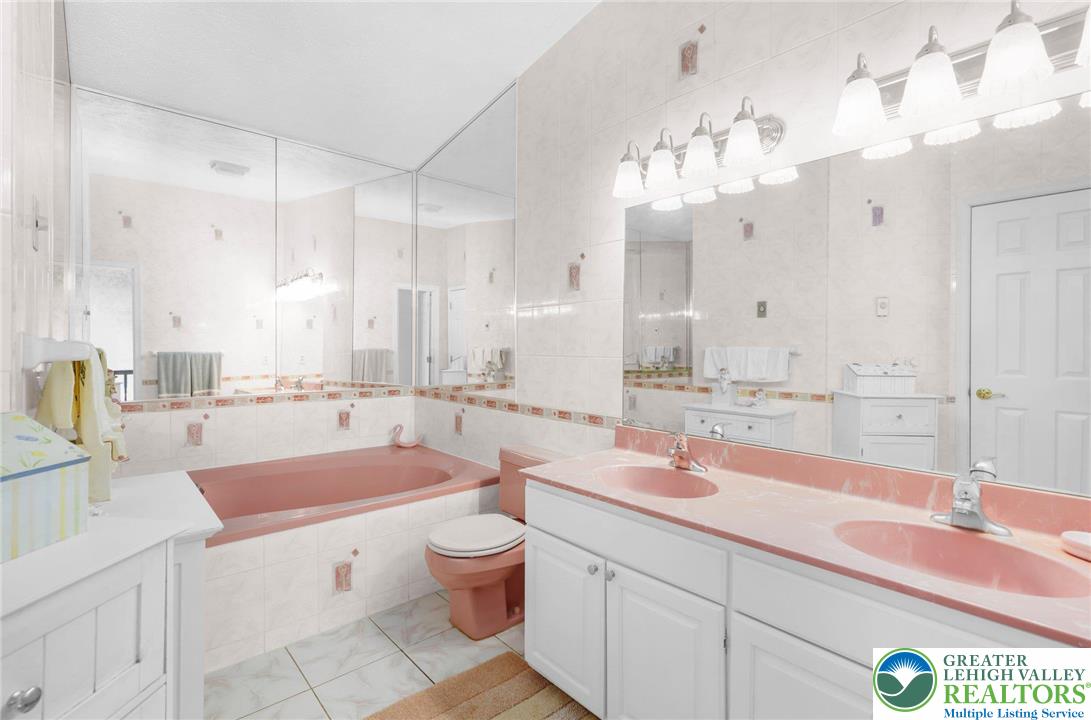 111 Sir Lyonnesse Court Property Photo 14