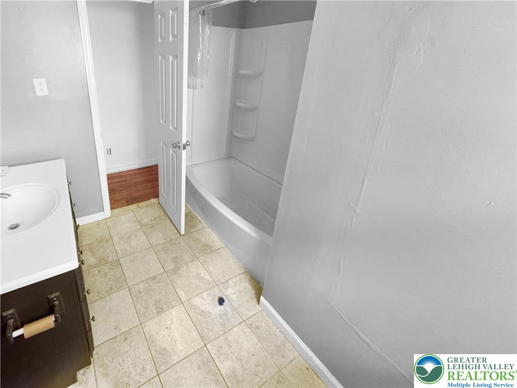 183 Island Drive Property Photo 9