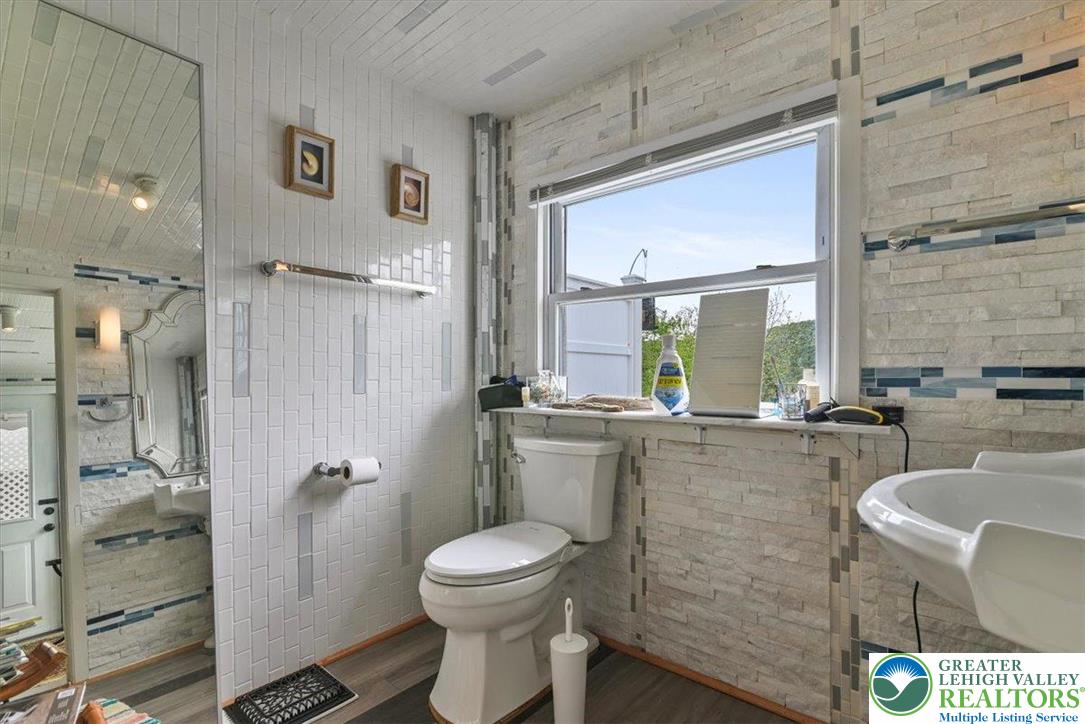 413 South Avenue Property Photo 17