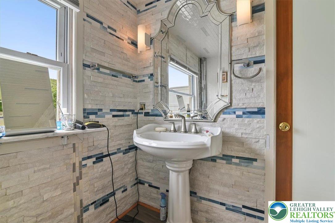 413 South Avenue Property Photo 18