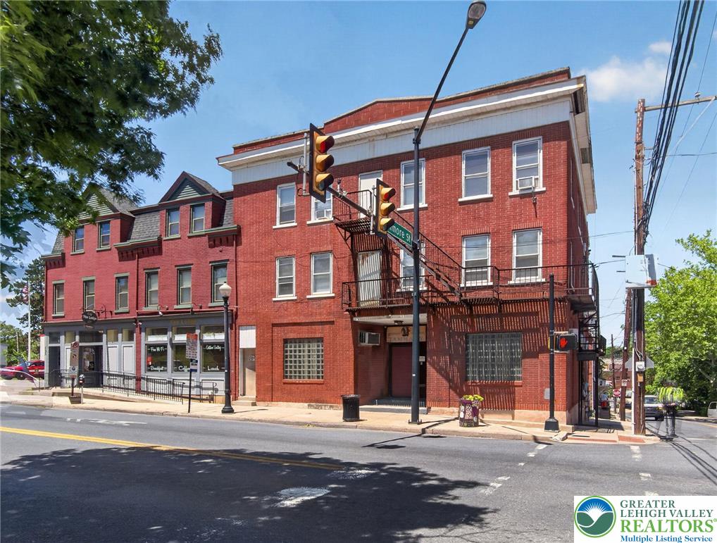 429 East 4th Street Property Photo 1