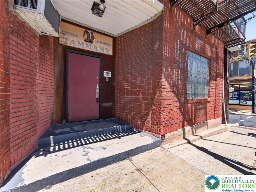 429 East 4th Street Property Photo 2