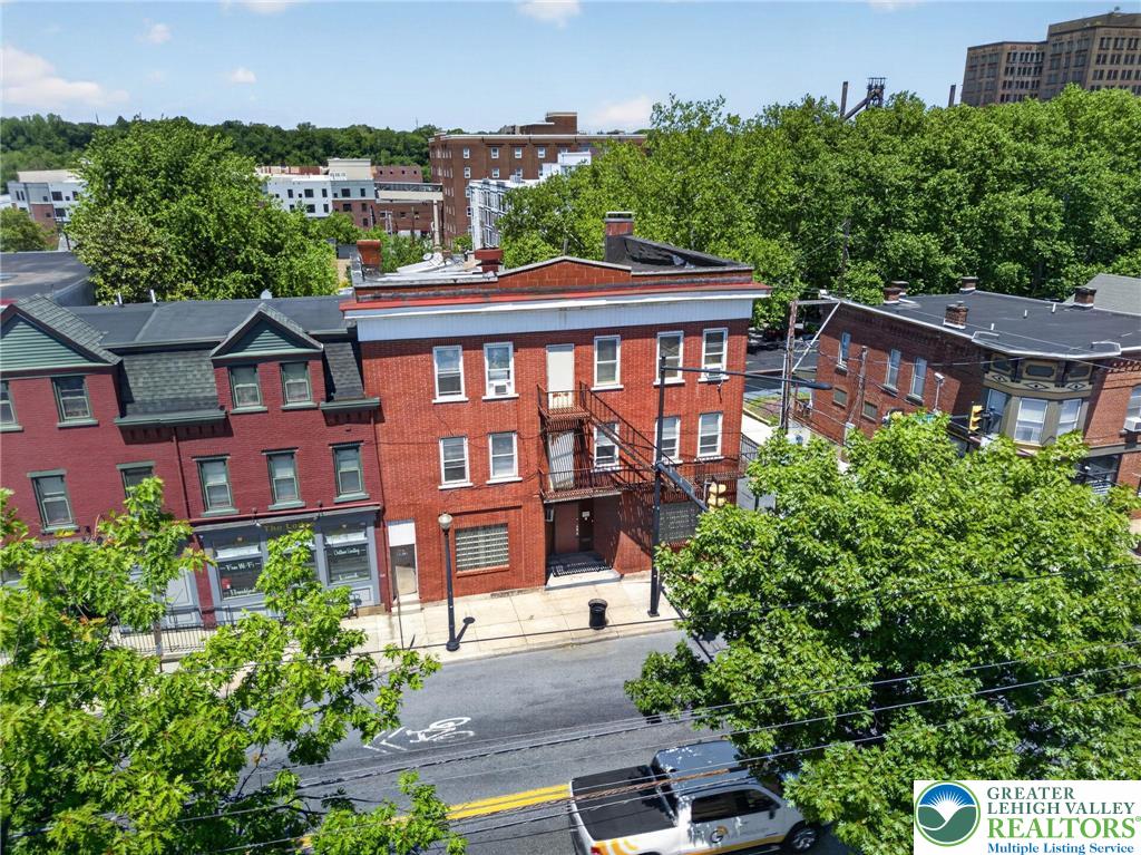 429 East 4th Street Property Photo 5