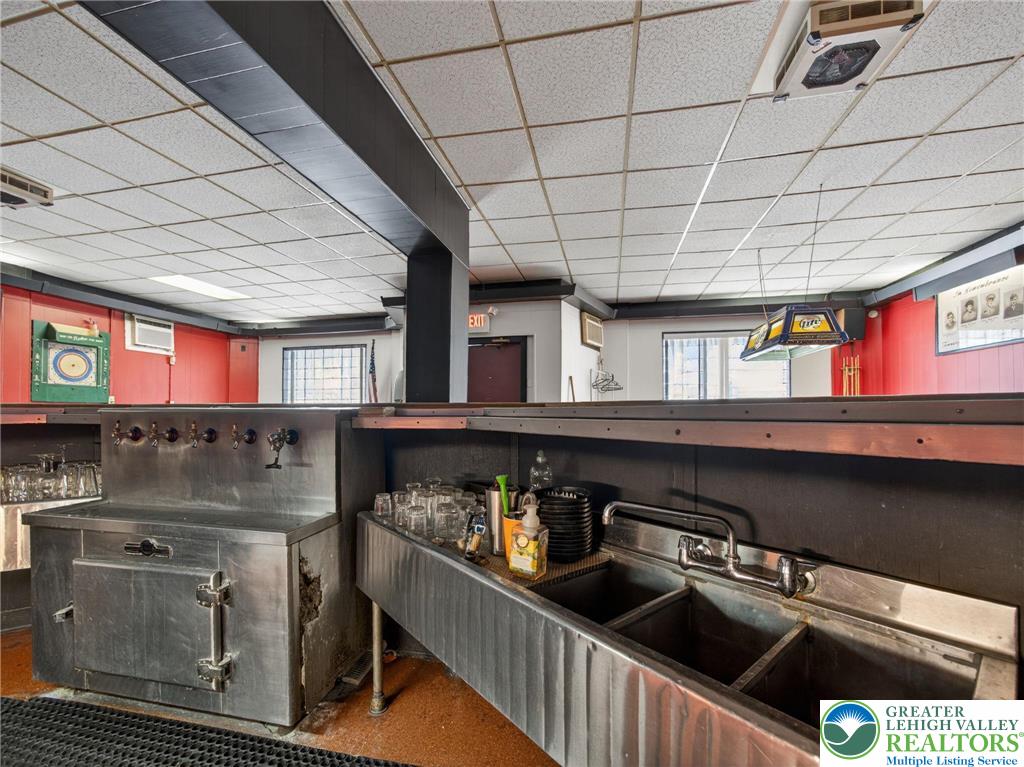 429 East 4th Street Property Photo 16