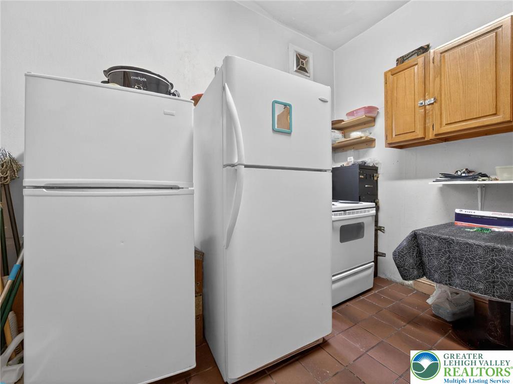 429 East 4th Street Property Photo 18