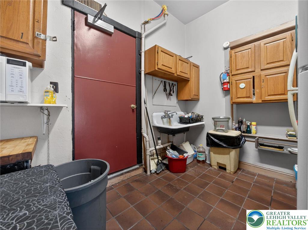 429 East 4th Street Property Photo 19