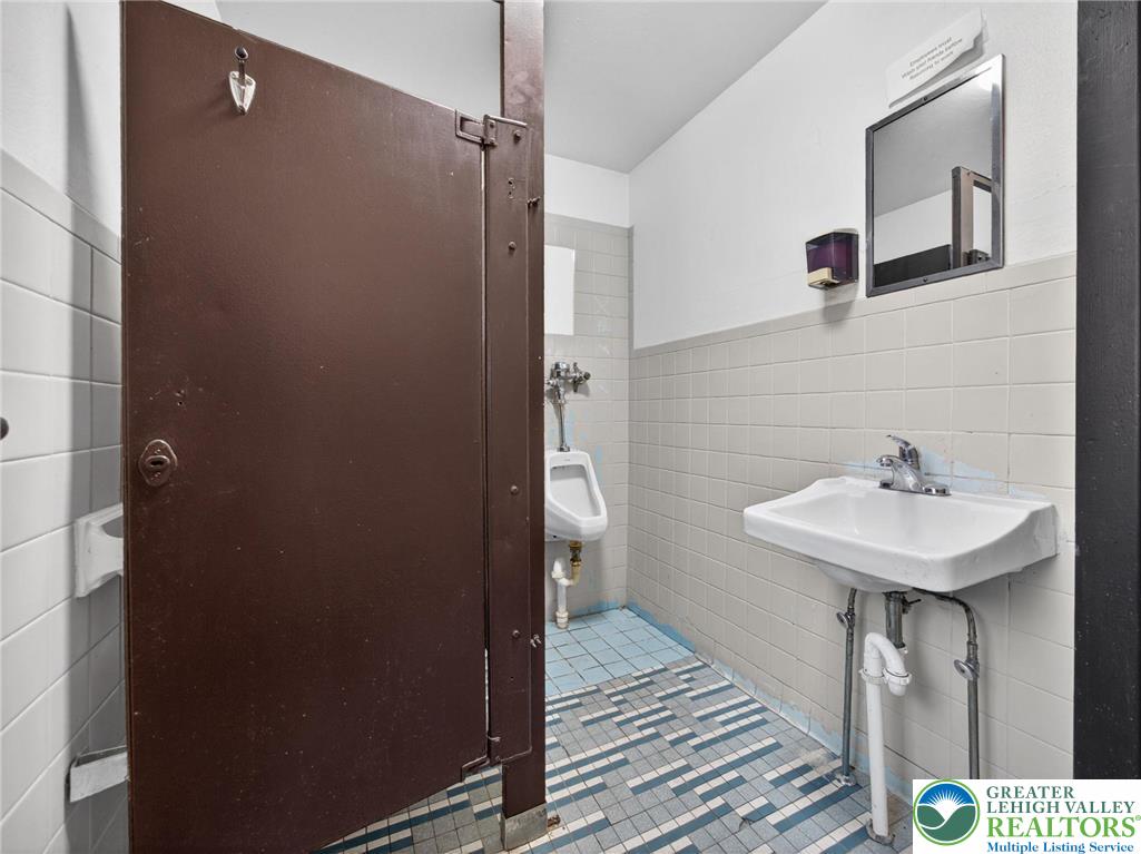 429 East 4th Street Property Photo 21