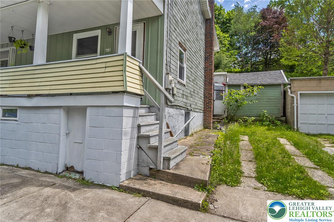 612 East Front Street Property Photo 2