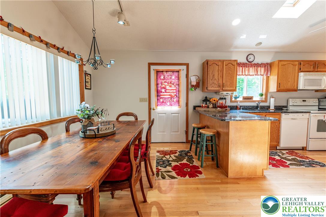 1006 Rolling Hills Drive Property Photo 3