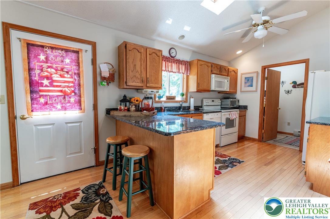 1006 Rolling Hills Drive Property Photo 4