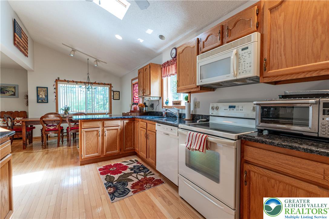 1006 Rolling Hills Drive Property Photo 6