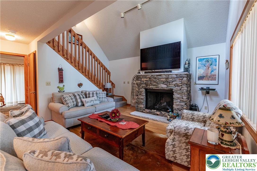 1006 Rolling Hills Drive Property Photo 18