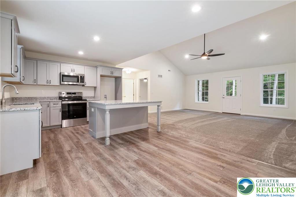Pine Hollow Drive Property Photo 8