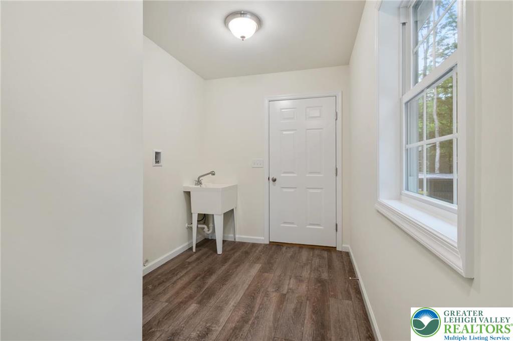Pine Hollow Drive Property Photo 20
