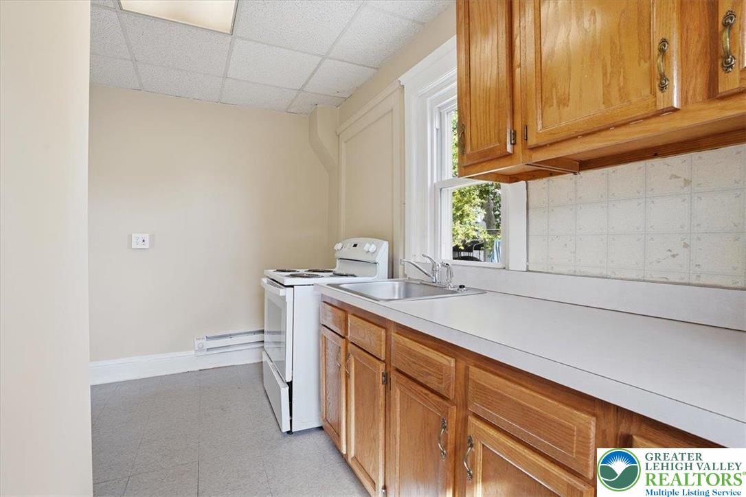 2025 Union Boulevard Property Photo 24