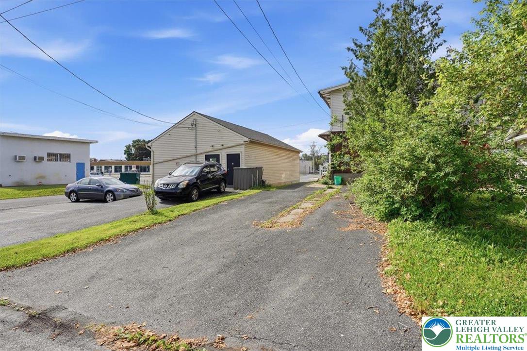 2025 Union Boulevard Property Photo 38