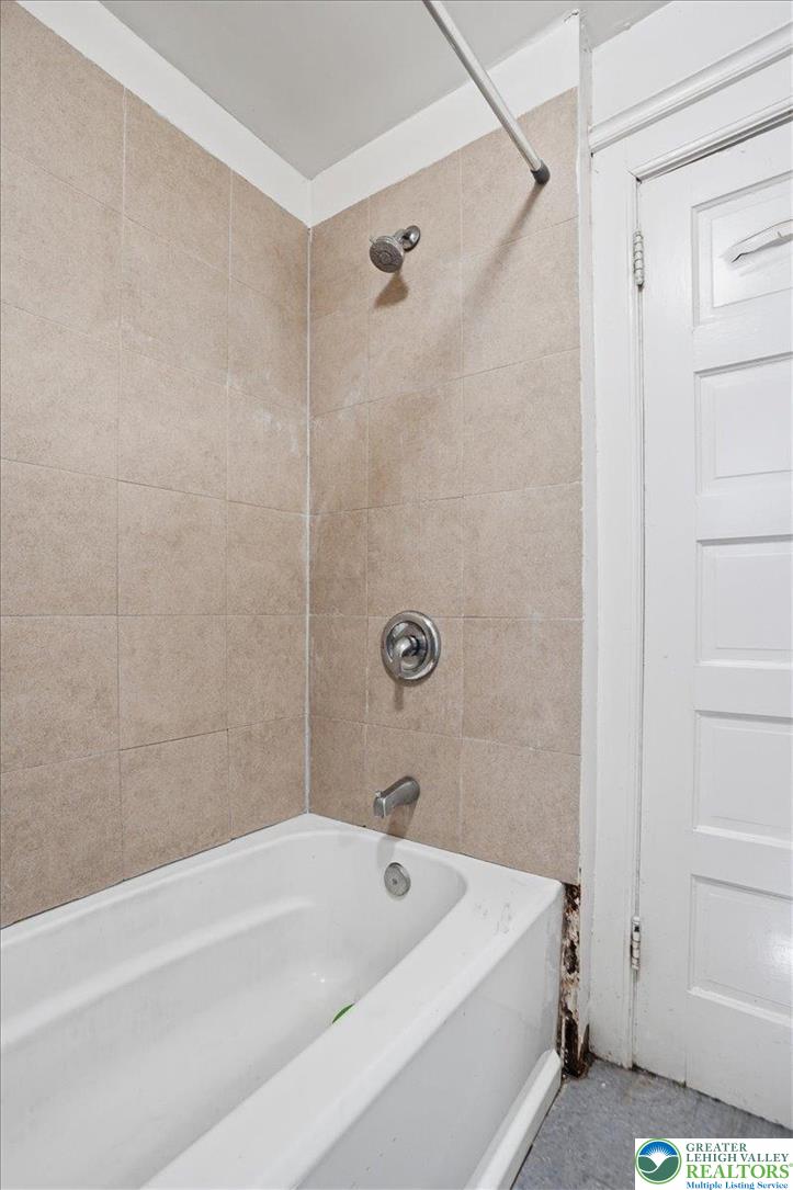2025 Union Boulevard Property Photo 22
