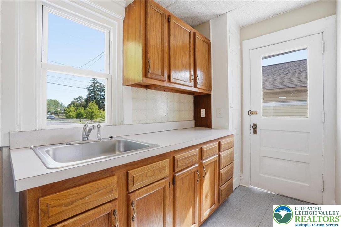 2025 Union Boulevard Property Photo 23