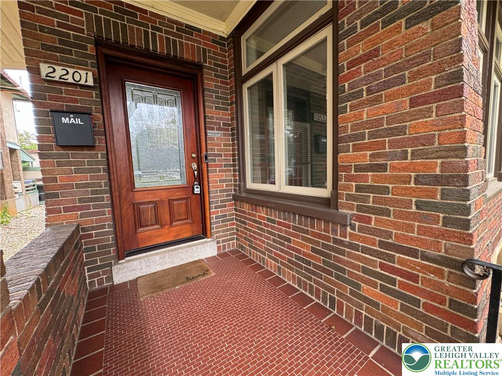 2201 West Gordon Street Property Photo 4