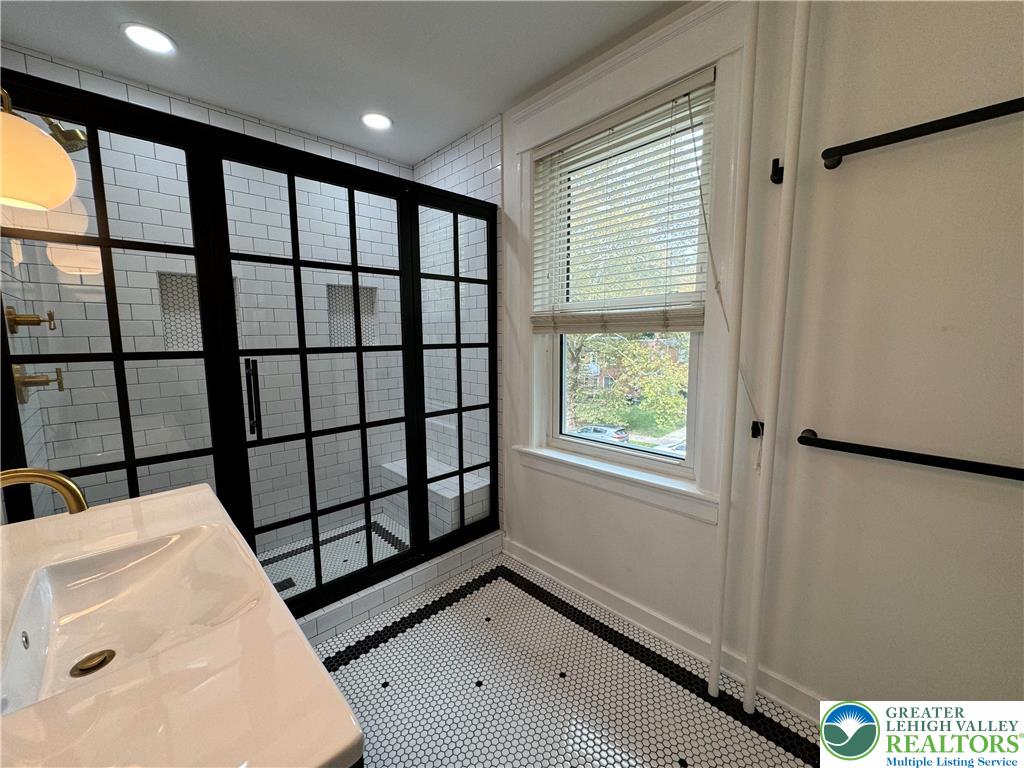 2201 West Gordon Street Property Photo 44