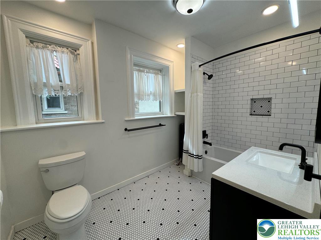 2201 West Gordon Street Property Photo 49