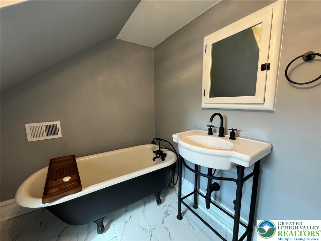 2201 West Gordon Street Property Photo 65
