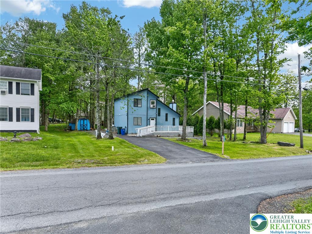 3335 Woodland Drive Property Photo 2