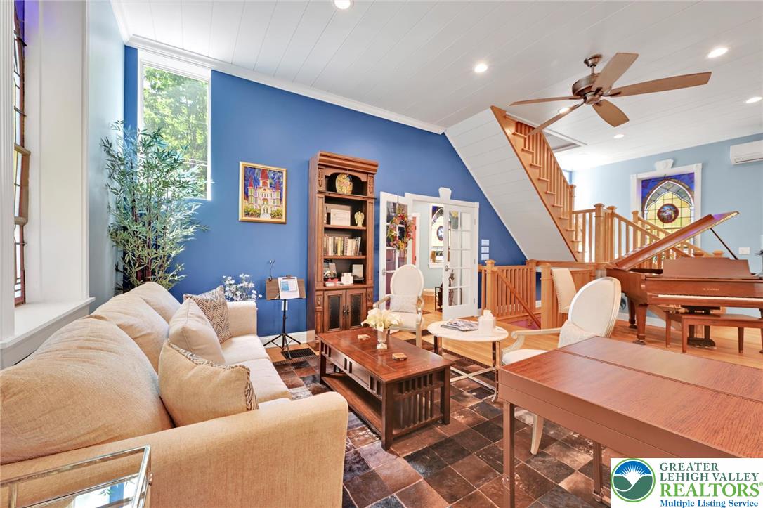 279 Greenview Drive Property Photo 10
