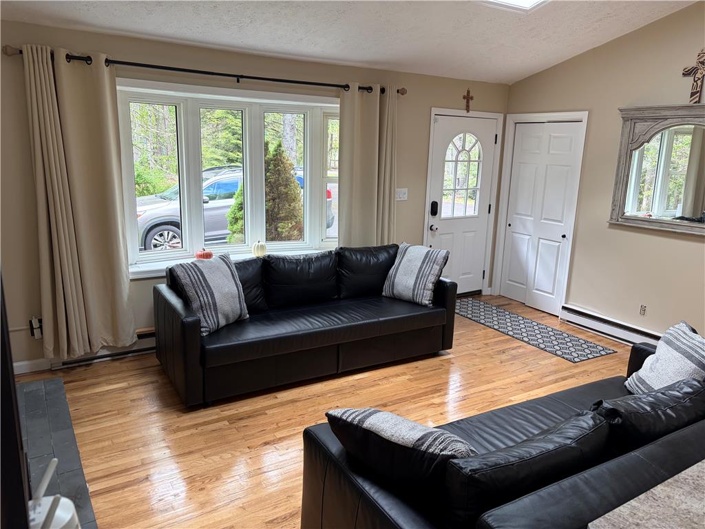 215 Larch Oval Property Photo 8