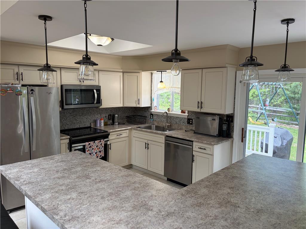 215 Larch Oval Property Photo 12